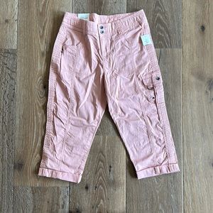 Style & Co mid rise capri, peach beige, size 6Petite